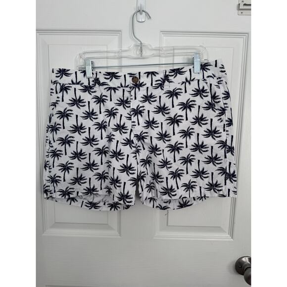 Old Navy Women's White Palm Tree Print Cotton Chino Shorts Size 12 - Picture 1 of 5